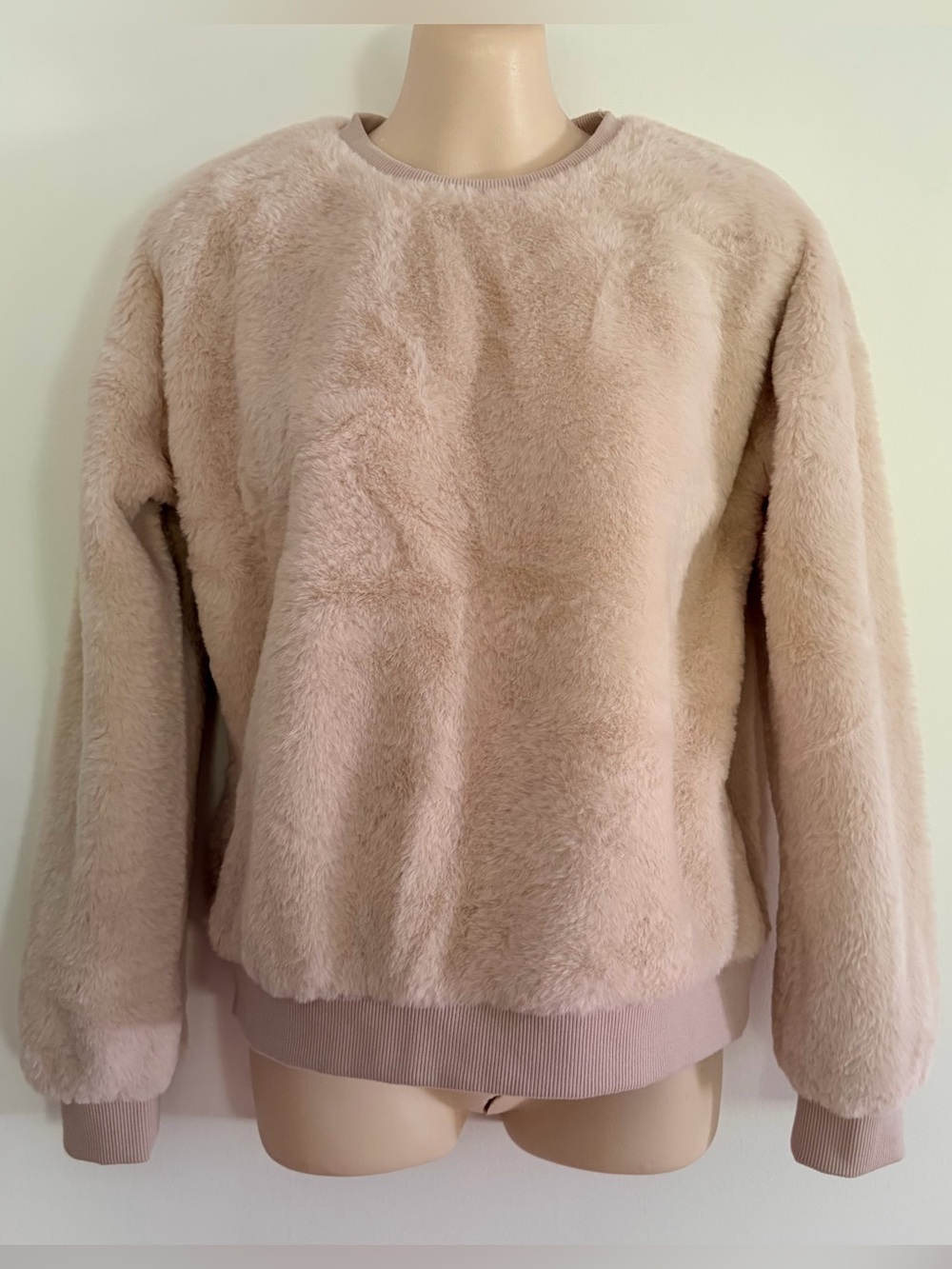 EUC! beige faux fur crewneck pullover from Philosophy Republic Clothing Sz XS